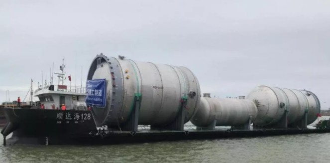 yl23455永利集团沉工承造的巴彦淖尔威联化学PTA主题不锈钢特材反映器成功发运