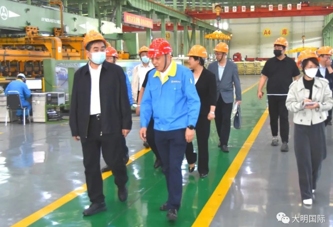 呼和浩特市委副书记、市长张新伟莅临yl23455永利集团呼和浩特加工中心视察调研