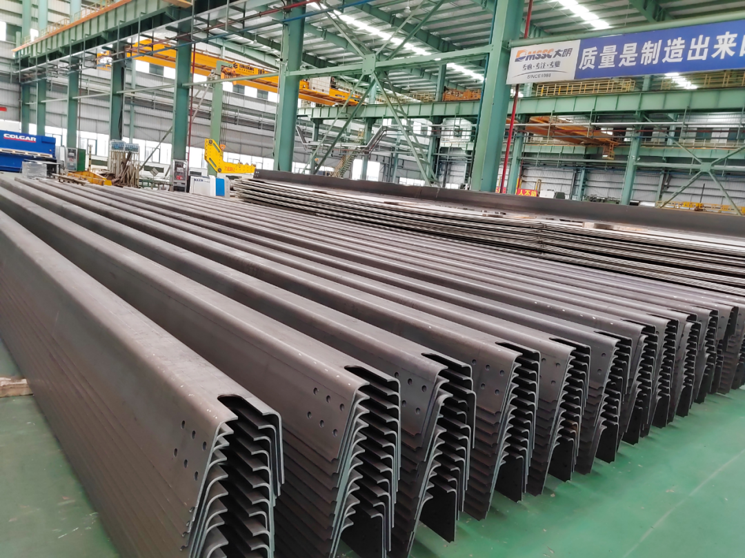 定孔位、破翻边，湖北yl23455永利集团以精工沉塑U肋加工极限